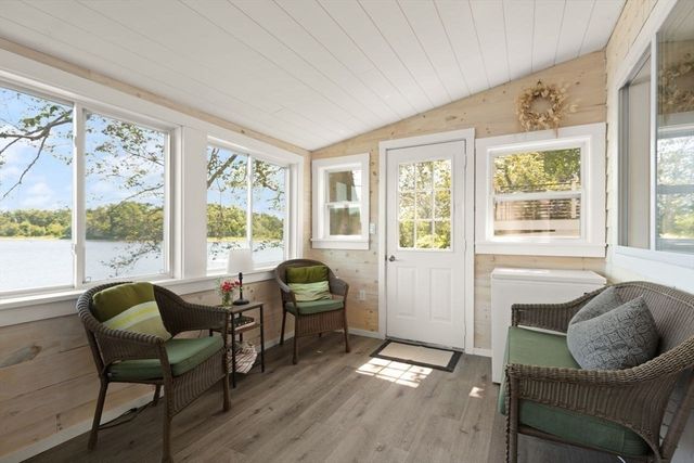 44 Lakeshore Dr, Essex, MA 01929