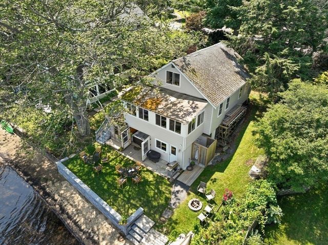 44 Lakeshore Dr, Essex, MA 01929