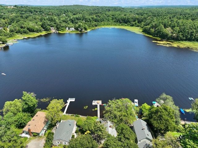 44 Lakeshore Dr, Essex, MA 01929
