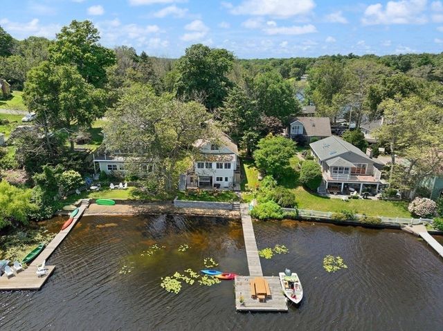 44 Lakeshore Dr, Essex, MA 01929