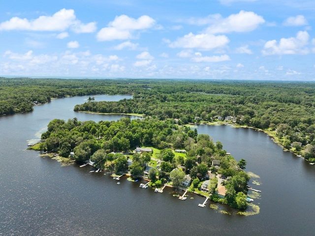 44 Lakeshore Dr, Essex, MA 01929