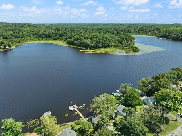 44 Lakeshore Dr, Essex, MA 01929