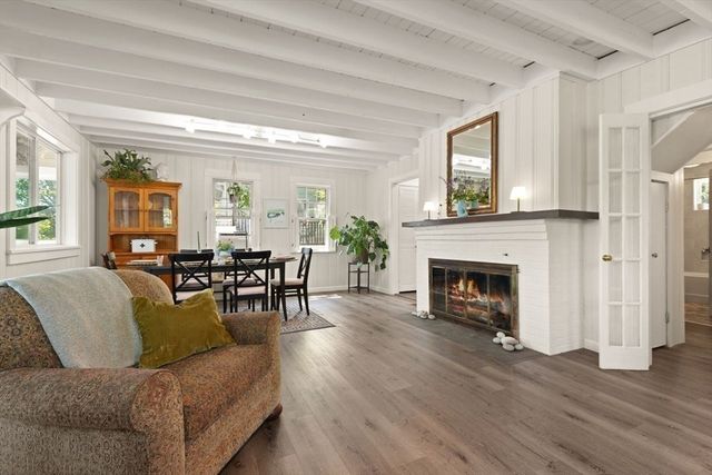 44 Lakeshore Dr, Essex, MA 01929