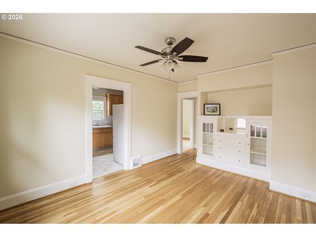 102 Ne 45TH Ave, Portland, OR 97213
