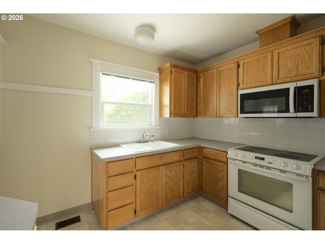 102 Ne 45TH Ave, Portland, OR 97213
