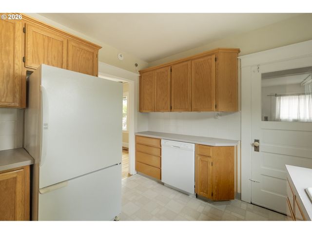 102 Ne 45TH Ave, Portland, OR 97213