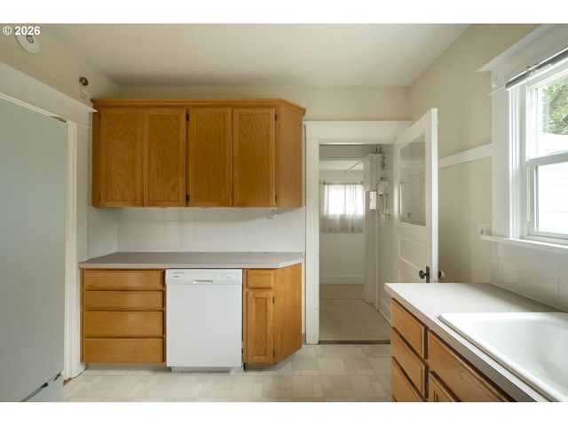 102 Ne 45TH Ave, Portland, OR 97213