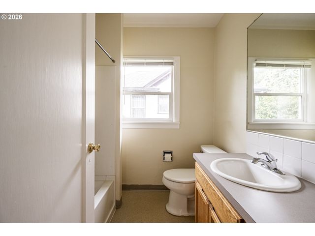 102 Ne 45TH Ave, Portland, OR 97213