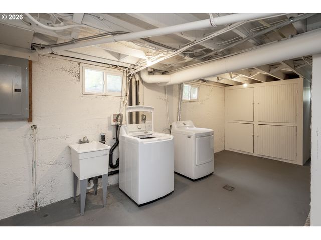 102 Ne 45TH Ave, Portland, OR 97213