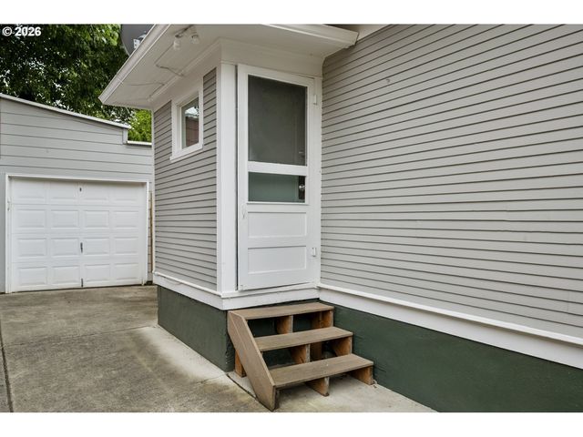 102 Ne 45TH Ave, Portland, OR 97213