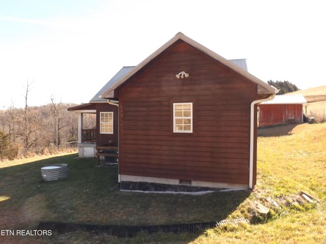 223 Ulysses Daniels Lane, Harrogate, TN 37752