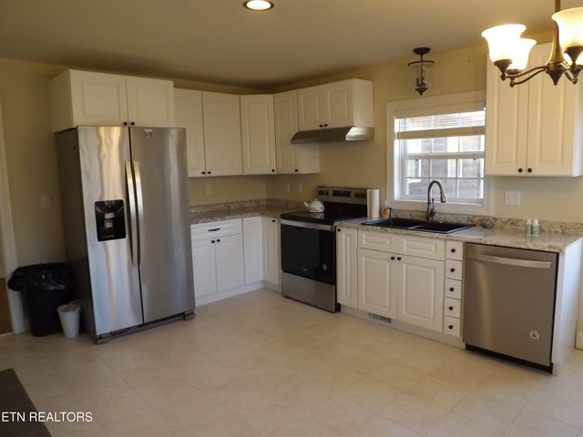 223 Ulysses Daniels Lane, Harrogate, TN 37752