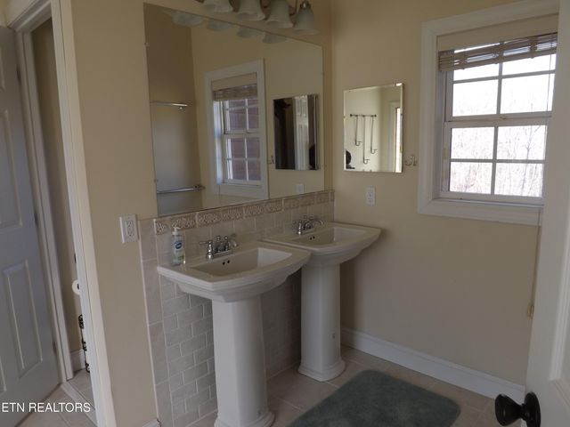 223 Ulysses Daniels Lane, Harrogate, TN 37752