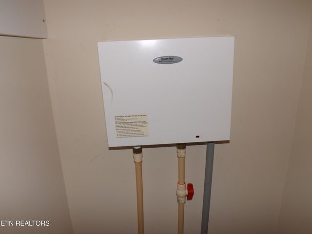 223 Ulysses Daniels Lane, Harrogate, TN 37752