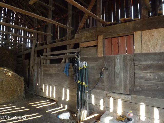 223 Ulysses Daniels Lane, Harrogate, TN 37752