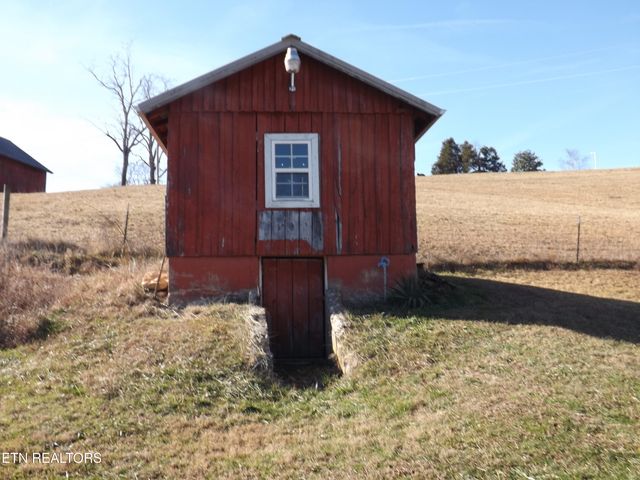 223 Ulysses Daniels Lane, Harrogate, TN 37752