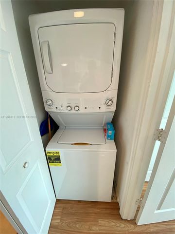 275 NE 18th St 1705, Miami, FL 33132