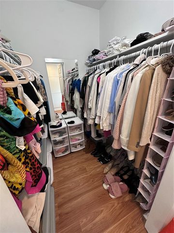 275 NE 18th St 1705, Miami, FL 33132