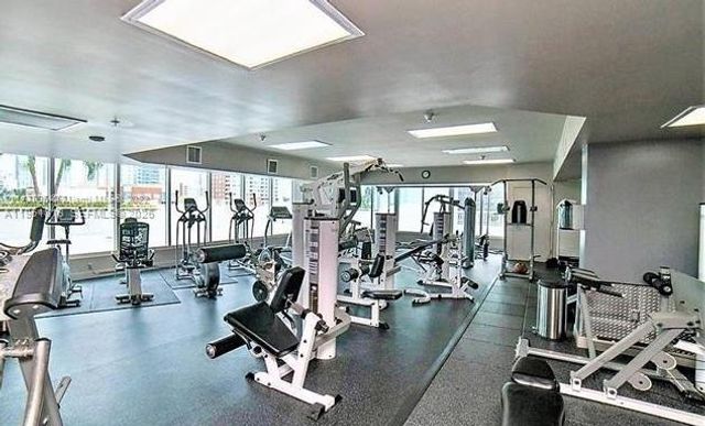 275 NE 18th St 1705, Miami, FL 33132