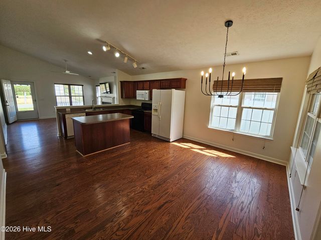 5014 N Hampton Drive SE, Southport, NC 28461