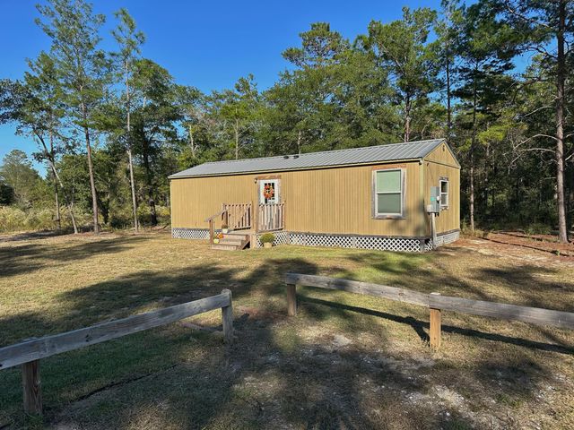63 E Heather Avenue, Defuniak Springs, FL 32433