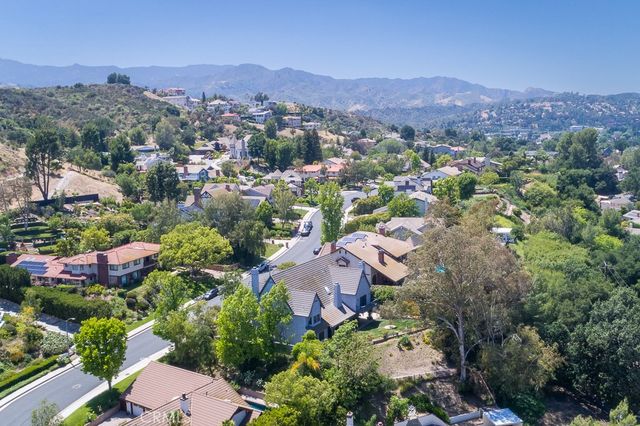 24537 Peachland Avenue, Newhall, CA 91321