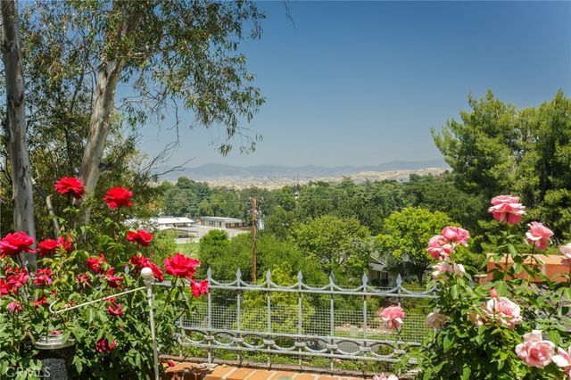 24537 Peachland Avenue, Newhall, CA 91321