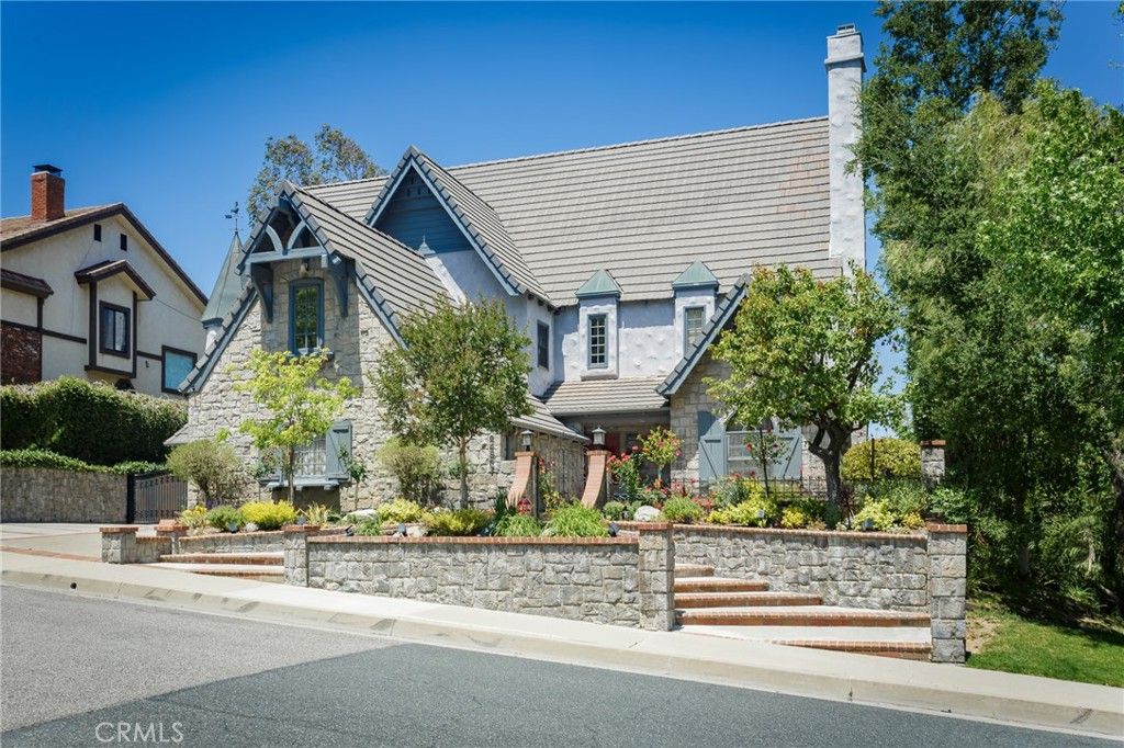 24537 Peachland Avenue, Newhall, CA 91321