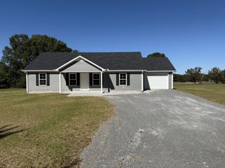 2 Paynes Church Rd, Estill Springs, TN 37330