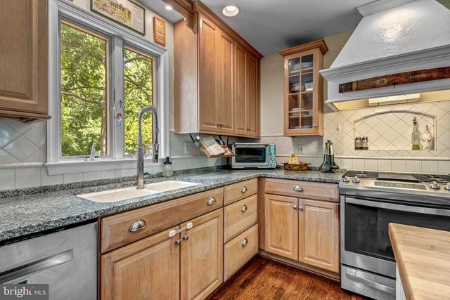 35094 SCOTLAND HEIGHTS RD, Round Hill, VA 20141