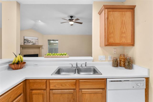 220 Bailey LOOP, Kyle, TX 78640