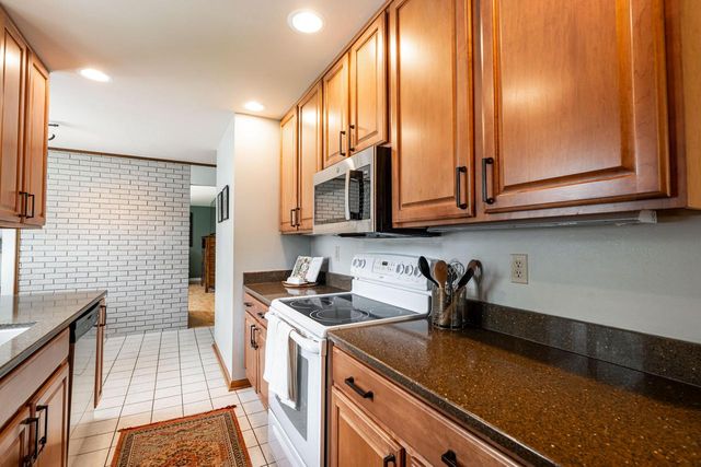 13935 Thomas DRIVE, New Berlin, WI 53151