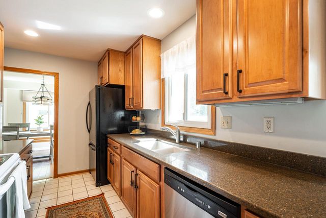 13935 Thomas DRIVE, New Berlin, WI 53151