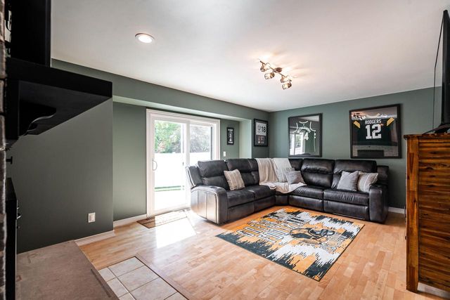 13935 Thomas DRIVE, New Berlin, WI 53151