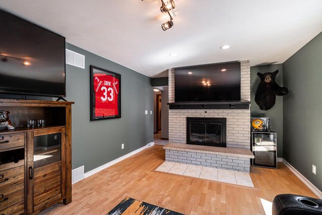 13935 Thomas DRIVE, New Berlin, WI 53151