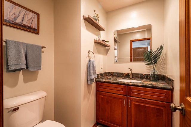 13935 Thomas DRIVE, New Berlin, WI 53151