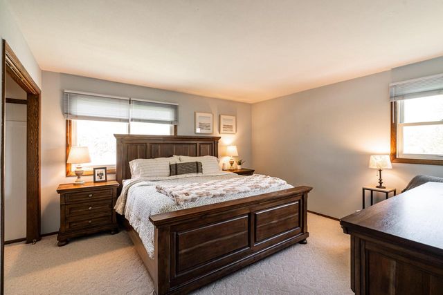 13935 Thomas DRIVE, New Berlin, WI 53151