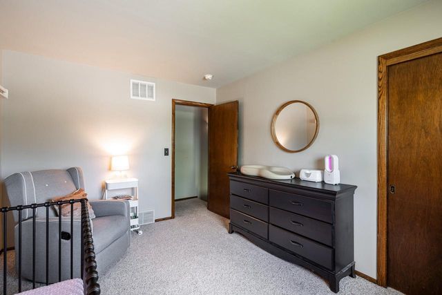 13935 Thomas DRIVE, New Berlin, WI 53151