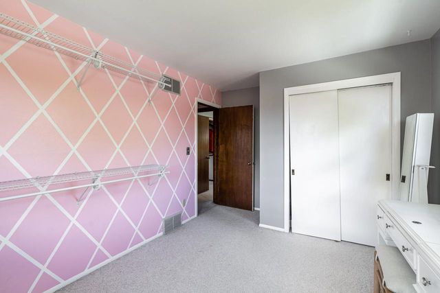 13935 Thomas DRIVE, New Berlin, WI 53151