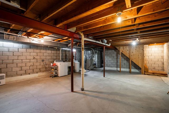 13935 Thomas DRIVE, New Berlin, WI 53151