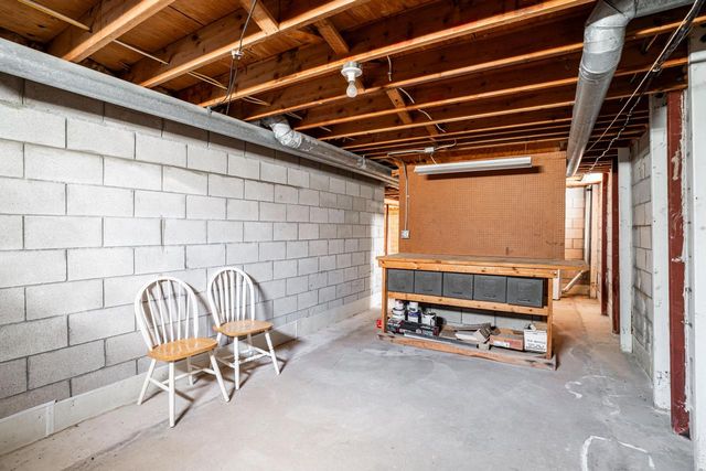 13935 Thomas DRIVE, New Berlin, WI 53151