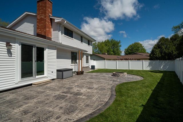 13935 Thomas DRIVE, New Berlin, WI 53151