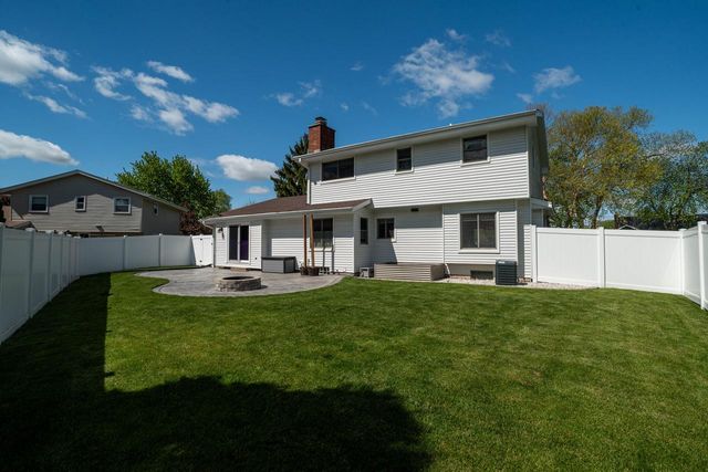 13935 Thomas DRIVE, New Berlin, WI 53151