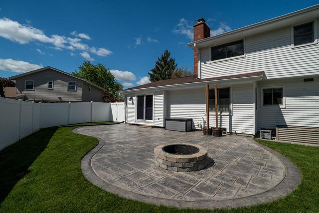 13935 Thomas DRIVE, New Berlin, WI 53151
