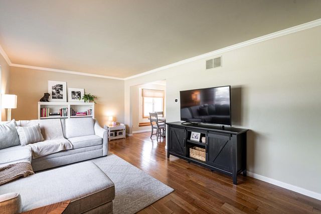 13935 Thomas DRIVE, New Berlin, WI 53151