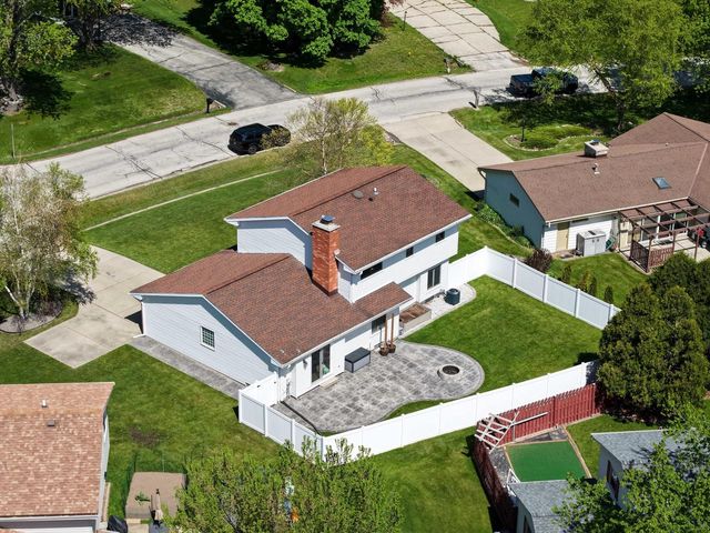 13935 Thomas DRIVE, New Berlin, WI 53151