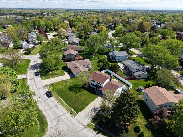 13935 Thomas DRIVE, New Berlin, WI 53151