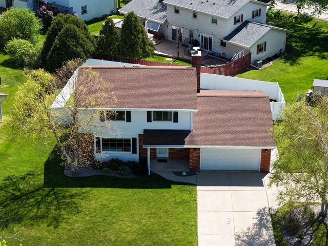 13935 Thomas DRIVE, New Berlin, WI 53151