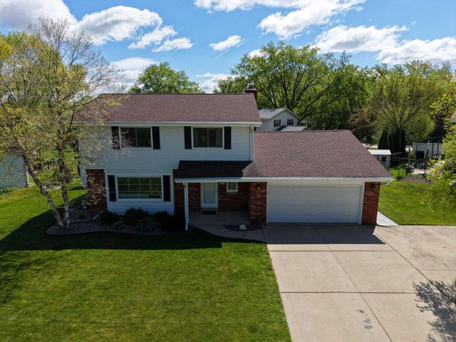 13935 Thomas DRIVE, New Berlin, WI 53151