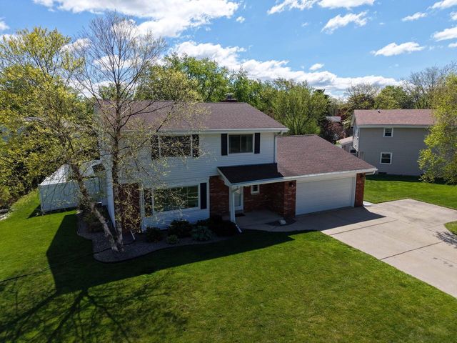 13935 Thomas DRIVE, New Berlin, WI 53151